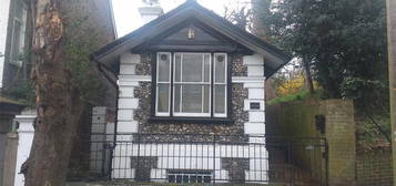 1 bedroom detached house