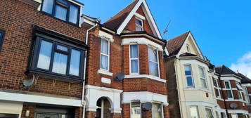 Flat to rent in Silverdale Road, Southampton, Hampshire SO15