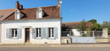 EXCLUSIF, AINAY-LE-CHATEAU, Maison avec Jardin, Cave et Garages doubles