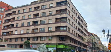 Piso en venta en calle Leopoldo Alas, 2