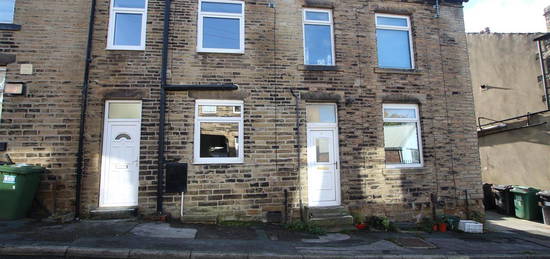 Terraced house to rent in Centre Street, Heckmondwike WF16