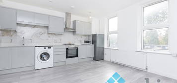 Flat to rent in New Kent Road, Elephant And Castle SE1