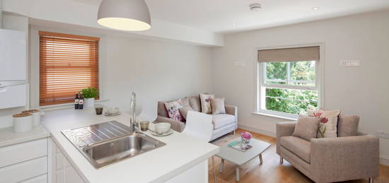 Flat to rent in Wandsworth Bridge Road, London SW6