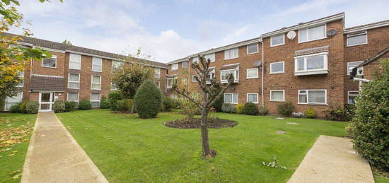 Flat to rent in Shurland Avenue, New Barnet, Barnet EN4