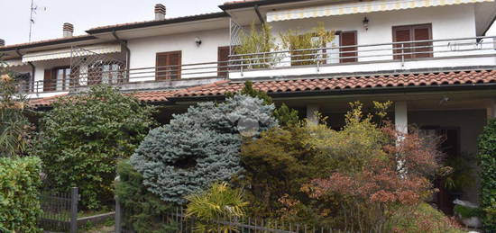 VILLA A SCHIERA A CANTÙ