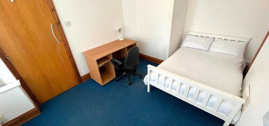 4 bed shared accommodation to rent