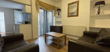 4 bed end terrace house to rent