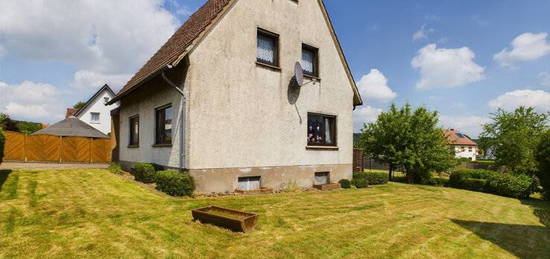 Freistehendes Einfamilienhaus mit großem Garten