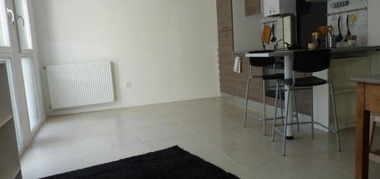 Studio meublé  à louer, 1 pièce, 27 m²