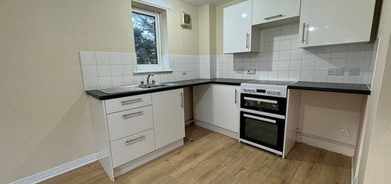 Flat to rent in Milburn Road, Gillingham ME7