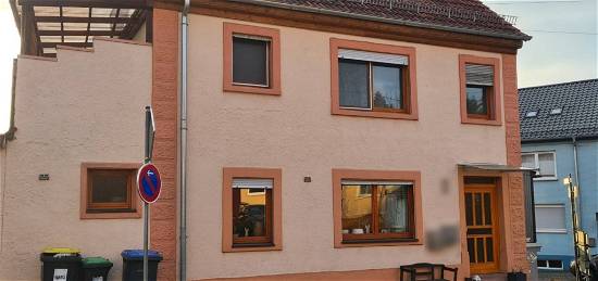 !Neuer Preis! Umfangreich modernisiertes vermietetes Zweifamilienhaus zentral gelegen in Illingen