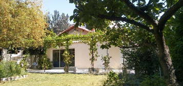 Avignon première ceinture CV grande maison avec beau jardin