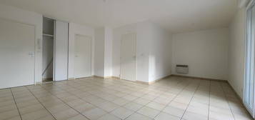 BEL APPARTEMENT T3 AVEC TERRASSES ET PLACE DE PARKING