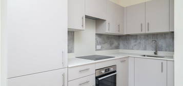 Flat to rent in Ewell Road, Cheam, Sutton SM3