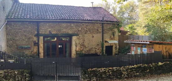 Maison de deux chambres en pleine forêt