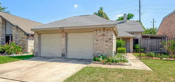 8618 Scenic Green Dr, Houston, TX 77088