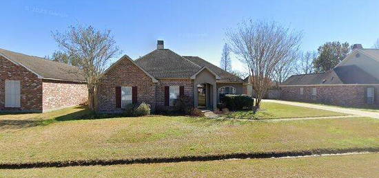 17482 Simone Dr, Prairieville, LA 70769