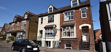 Flat to rent in Derby Road, Watford WD17