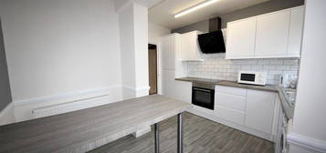 3 bedroom flat to rent