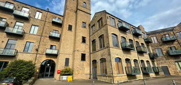 Flat to rent in Ledgard Wharf, Mirfield WF14