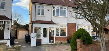 4 bed semi-detached house to rent