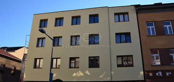 Prodej bytu 1+1, balkon, centrum města, 32 m2
