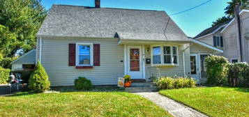 111 Monroe St, Haskell, NJ 07420