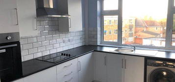 Flat to rent in Elsalene Court, Leicester LE2