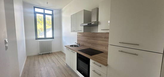 Appartement 2 pièces de 53m²  avec parking - St Leger du Bourg Denis - Hypercentre