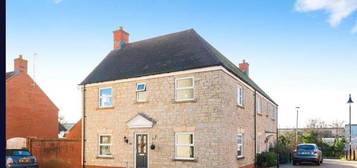 3 bed semi-detached house to rent