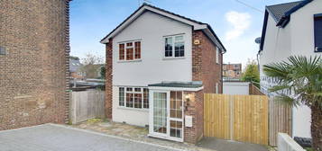 3 bed detached house for sale