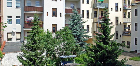 Erstbezug nach Komplettsanierung! Helle, ruhige 3-Raumwohnung im ruhigen Gartenhaus.