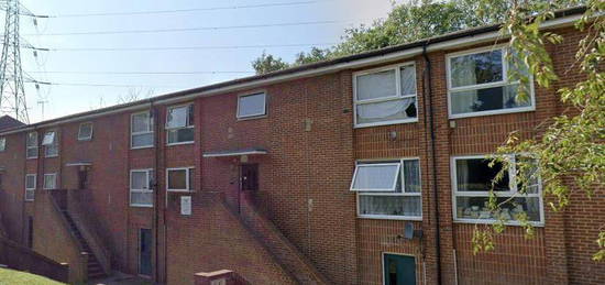 Flat to rent in Bushey Grove Road, Bushey WD23