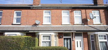 Terraced house to rent in Cardiff Road, Reading, Berkshire RG1