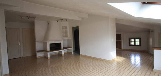 PARTICULIER loue appartement 82m² meublé 3 pièces MANSARDE 6 - Centre Village