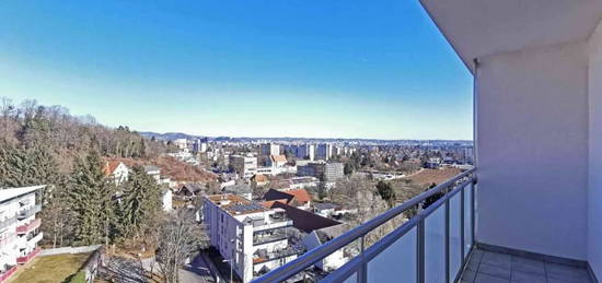 Tolle Aussicht! Möblierte Kleinwohnung am Stadtrand mit Loggia und Parkplatz