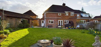 3 bed semi-detached house for sale