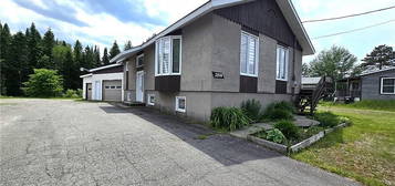 2074 Commerciale St, Haut Madawaska, NB E7A 1B2
