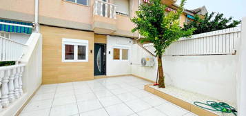 Chalet adosado en venta en calle Valladolid, 13