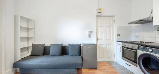 Flat to rent in Gloucester Place, London NW1