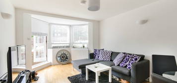 Flat to rent in Kew Bridge Court, Kew Bridge, London W4