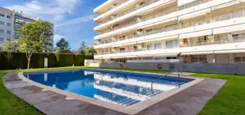 Apartamento en Centro Urbano Salou, Cerca Comercios, Escuelas