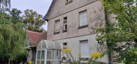 Maison forestière 8 p. 138 m² non viablisée avec dépendances sur 24 ares