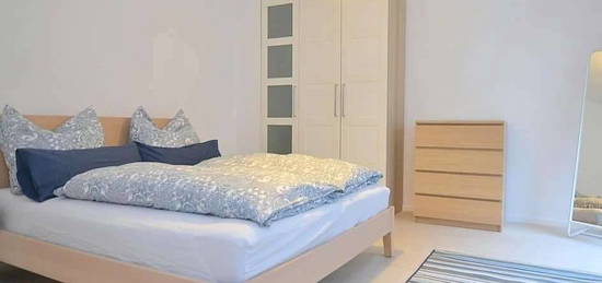 Geschmackvolle, modernisierte 2-Zimmer-Wohnung mit Balkon und EBK in Darmstadt