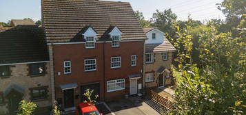 3 bed town house for sale