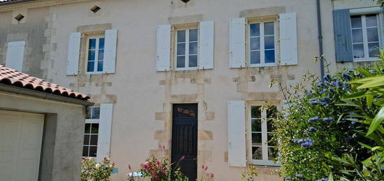 Maison charentaise avec charme