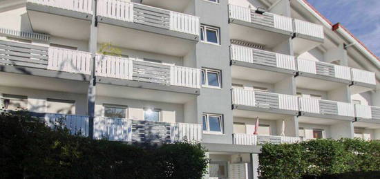 Richtig zuhause: Modernisiertes Apartment mit Balkon und einer Garage