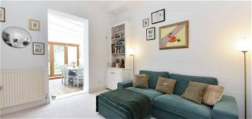 Flat to rent in Chesilton Road, Fulham SW6