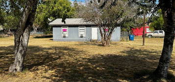 702 Avenue F, Poteet, TX 78065