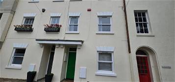 4 bed town house to rent